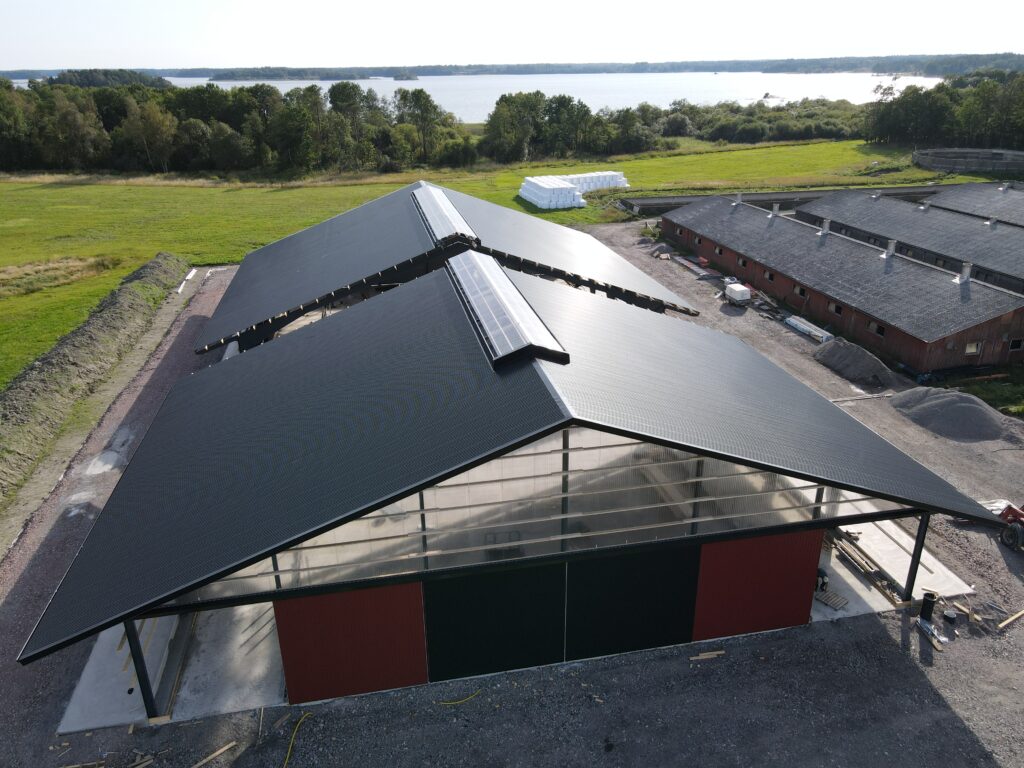 Allt för plåtbyggnation – Takplåt, väggplåt & plåtdetaljer i lager